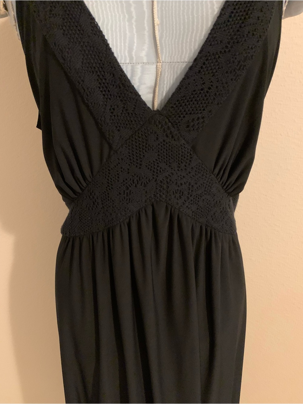 Saint Tropez West Black V-Neck Sleeveless Women's Dress